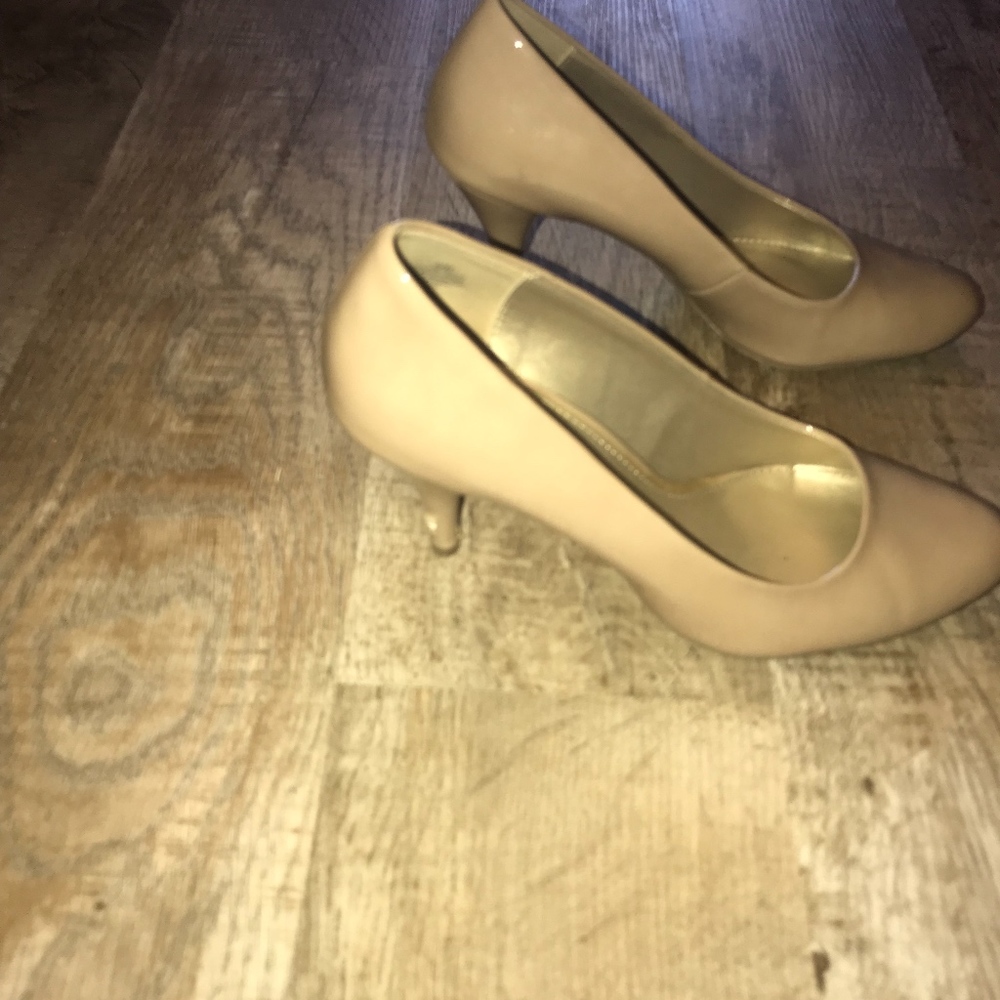 High Heels - Picture 4 of 5